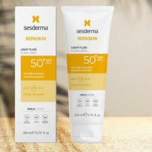 Солнцезащитный флюид для тела Sesderma Repaskin Light Fluid Body Sunscreen SPF50 200 мл